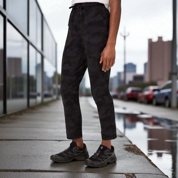 Lululemon Keep Moving Pant 7/8 High-Rise in Heritage 365 Camo Deep Coal Multi 8 - Picture 1 of 8